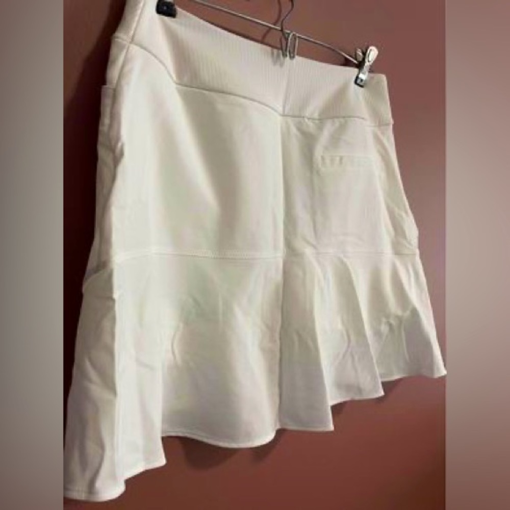 Adidas golf/tennis skirt size small never worn tags still on